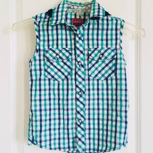 Chalk boy’s sleeveless blue green checkered hoodie shirt size 6/7